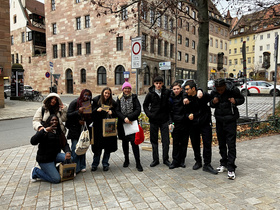 Gruppenfoto einiger IBOS Schülerinnen und Schüler